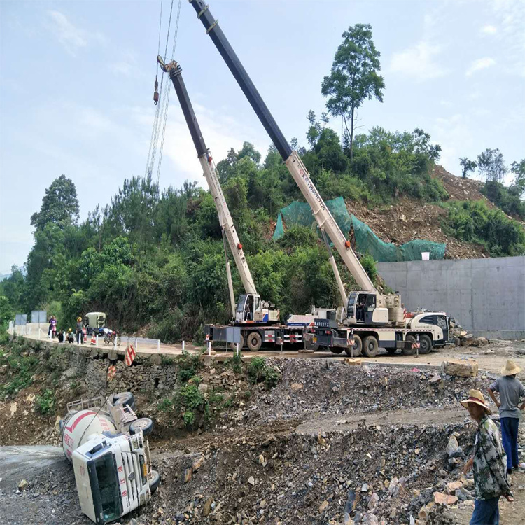 惠济汽车掉沟里叫吊车救援要多少钱